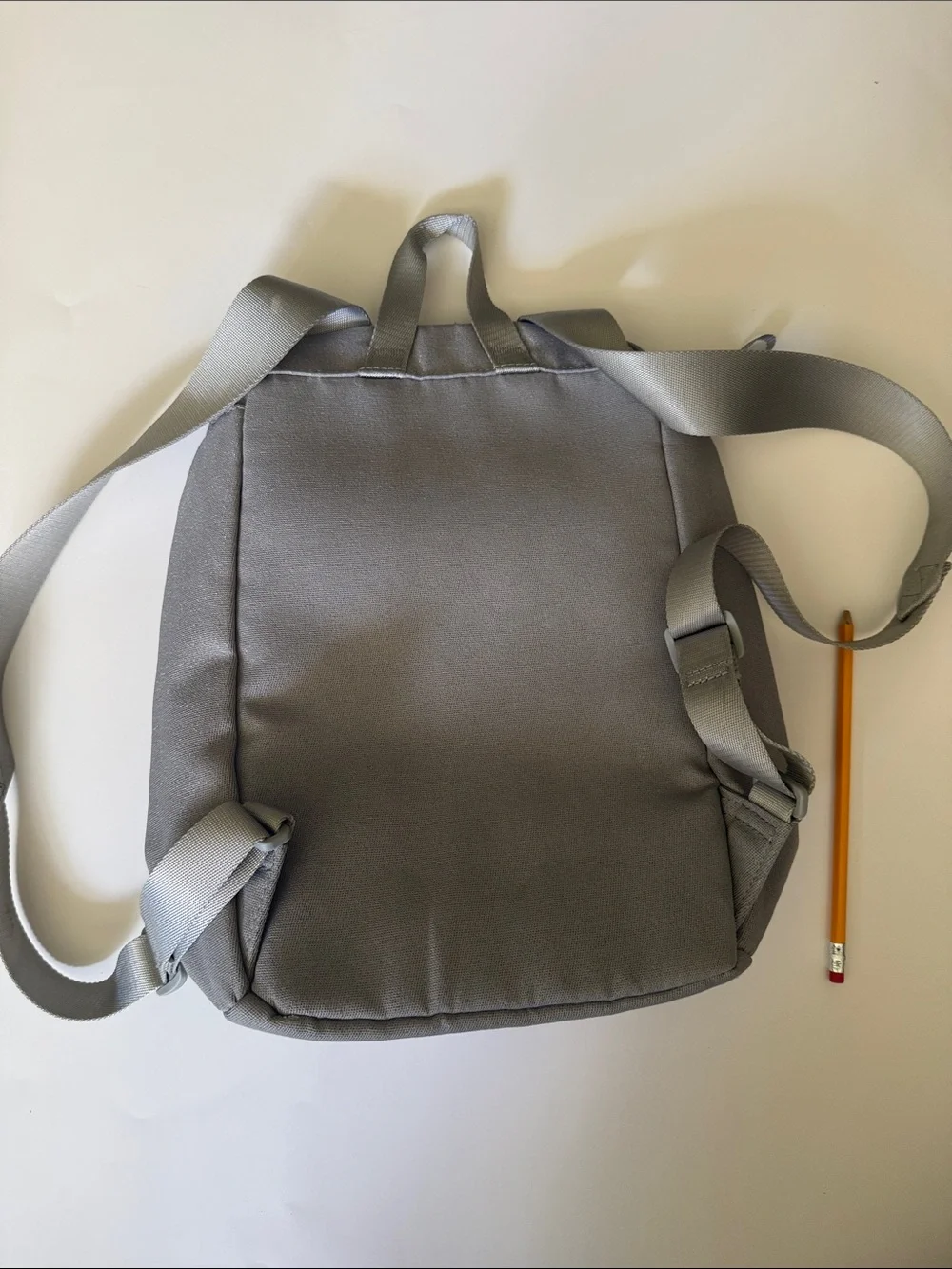 Ivivva sz Small Light Gray Backpack Casual Daypack athletic good pre owned cond